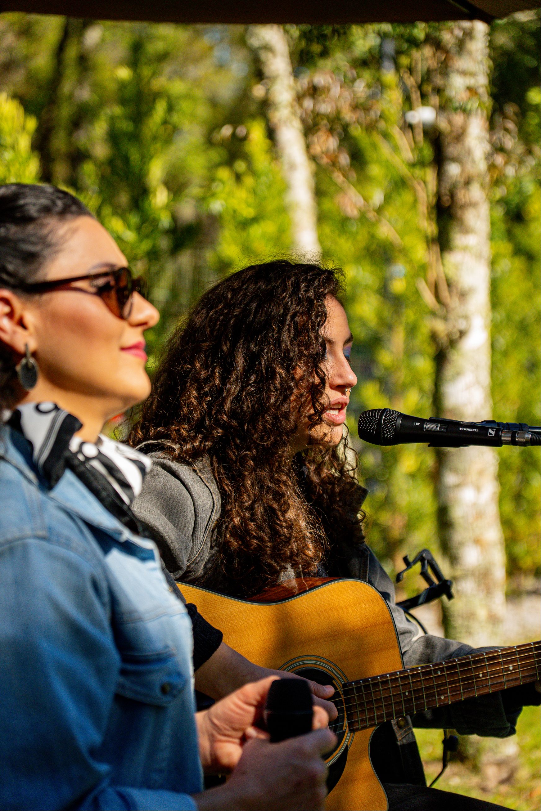 Music in the Park, Pop and rock classics with voice and acoustic guitar. Program subject to change. Check the performing artist on Instagram @parquedocaracol.